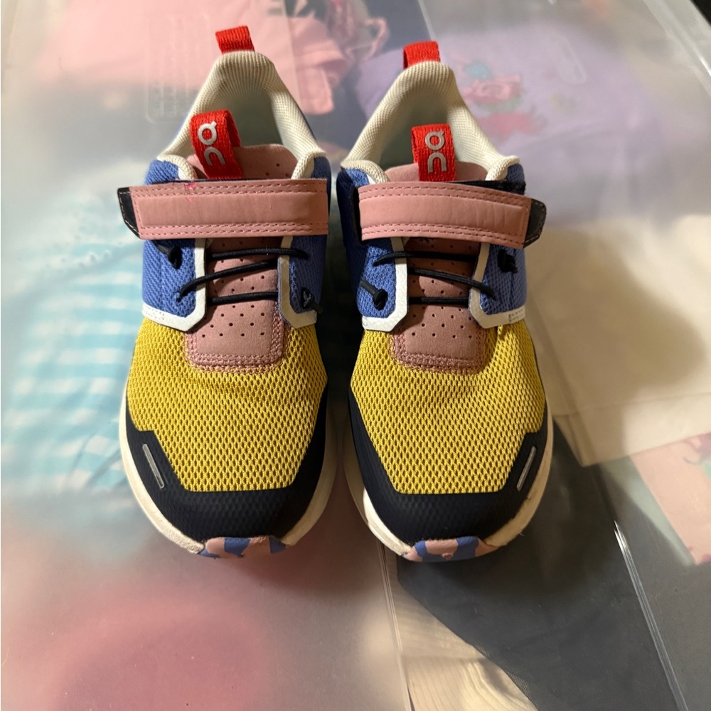 On Cloud Girls Tennis Shoes